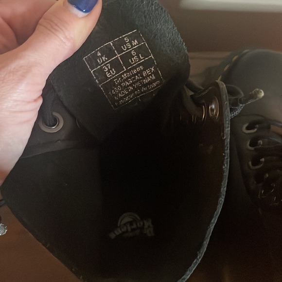 Black doc martens - Picture 4 of 5